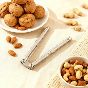 Pinza de metal sostenible apta para lavavajillas, herramienta doméstica para descascarar y abrir piñones, avellanas y nueces de albaricoque. - Product Image 1