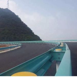 Produttore di fabbrica Q235 Q355 acciaio zincato a caldo traffico schiacciamento barriera di sicurezza stradale Guardrail prezzi per la strada di campagna - Product Image 5