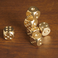 Dés en métal hexagonaux personnalisables en gros, perles dorées gravées, durables, à 6 faces, pour jeux de société et de jeu de Noël