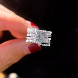 Anillo de Compromiso Personalizable Xinfly de Oro Blanco de 18K con Diamantes Naturales Baguette y Redondos de 0.85ct - Product Image 1