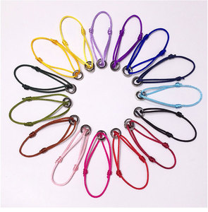 Anello Retrattile Geometrico Vintage in <span class=keywords><strong>Argento</strong></span> Tibetano con Corda Rossa e Tre <span class=keywords><strong>Anelli</strong></span> Neri Intrecciati in Acciaio Inossidabile e Silicone - Product Image 1