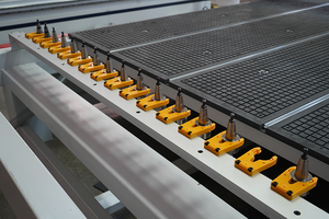 תחריט חיתוך עץ <span class=keywords><strong>3</strong></span> צירים A4-2130 נתב <span class=keywords><strong>cnc</strong></span> עם מחליף כלי ליניארי להכנת רהיטים - Product Image 2