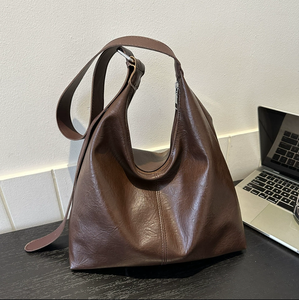 Bolso Tote de Gran Capacidad en Cuero PU Suave para Damas, Nuevo Bolso de Hombro Casual y Moderno para el Verano, Ideal para el Trabajo - Product Image 1