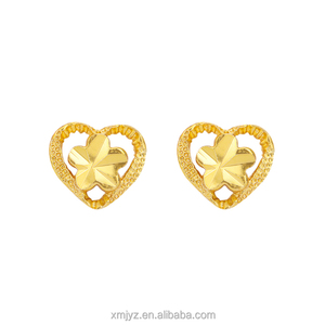 Pendientes In Wind de latón chapado en oro de 18K con diseño de corazón y flores, que transmiten un temperamento fresco y una personalidad coreana, estilo popular en redes. - Product Image 3