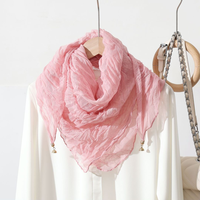 Écharpe carrée plissée unie avec boucle magnétique, élégante et polyvalente, pour une protection du cou chaude et stylée