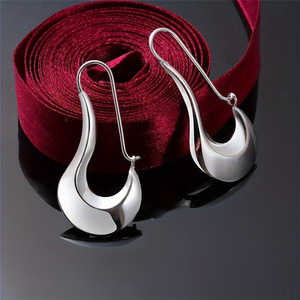 Orecchini a Gancio Irregolari Lucidi per Donne, Aspetto Metallico, Gioielli per Orecchie alla Moda per Uso Quotidiano - Product Image 3