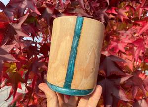 Elegante Portalápices de Resina y Madera que Combina Madera Duradera con un Diseño Artístico en Resina para una Organización Elegante del Escritorio - Product Image 4