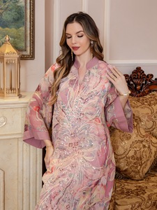 Abaya pour femmes musulmanes en polyester, style nouveau, imprimé de paillettes élégantes, en stock directement de l'usine, pour la vente en gros de vêtements du Moyen-Orient - Product Image 4