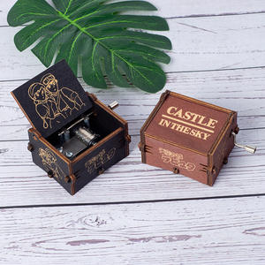 Boîte à musique créative Sky City Boîte à musique vintage en bois à manivelle pour enfants, cadeau d'anniversaire gratuit - Product Image 1