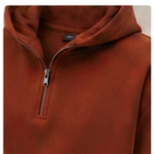 Sudadera con capucha y media cremallera Rust, corte regular, forro polar, estilo casual, con bolsillo frontal, logo en la manga izquierda y bolsillos laterales - Product Image 4