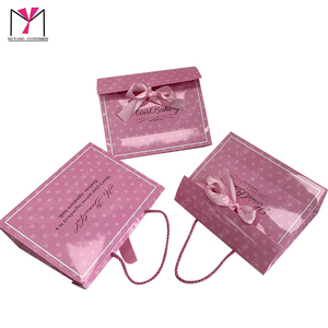 Bolsas de regalo de papel rosa de lujo con lunares de MUYANG CUSTOMIZE, con asas de cinta, laminación brillante, reciclables, para envasado de alimentos. - Product Image 2