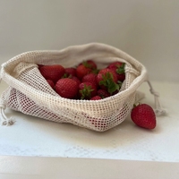 Sac à cordon en maille beige lavable avec logo tissé personnalisé pour cadeaux, jouets et fruits - Vente en gros
