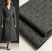 Tissu en laine épaisse gris chiné A013 avec broderie de perles noires et de sequins argentés pour manteaux et jupes mi-longues automne-hiver