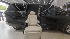 Asiento Deportivo Tengyun S5B de Cuero PU, Cómodo, Universal para Camionetas Sprinter, Giratorio y Programable para Usuarios con Discapacidad - Product Image 4
