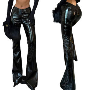 Pantalon de danse gothique d'hiver en similicuir noir patchwork à devant plat, taille évasée avec découpe en V, style streetwear, jambe large et extensible - Product Image 1