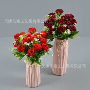 Bouquet de roses artificielles à 7 têtes, fleurs en soie de 30 cm de haut pour la décoration de la maison et des mariages - Product Image 4