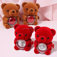 Cadeaux pour la Saint-Valentin 2027, rose éternelle dans une boîte en forme d'ours en peluche, fleur immortelle dans une boîte à bijoux rotative avec collier