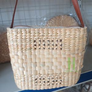 Sac à main en paille Boho sac de plage tissé pour sac à main en jacinthe d'eau d'été panier tissé à la main de HNH Craft Vietnam - Product Image 2