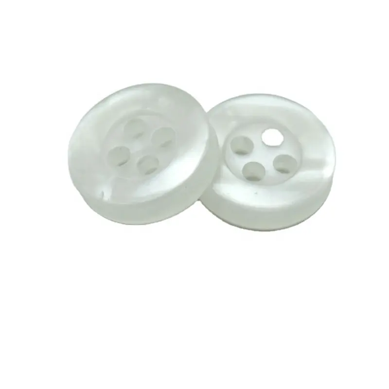 Botones de resina de costura de plástico de borde ancho al por mayor con camisas deportivas de patrón circular de 4 agujeros y botones perla 18L para ropa