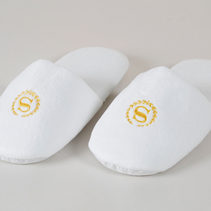 Pantoufles d'hôtel lavables en tissu gaufré, pantoufles de spa jetables personnalisées pour hôtel, à prix abordable - Product Image 4