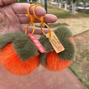 Portachiavi in Peluche a Forma di Cachi con Scritta 'Good Things Happen', Ciondolo Simbolico - Product Image 4