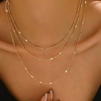 Collier ras du cou à trois couches en acier inoxydable 18K avec paillettes et chaîne fine pour femme, idéal pour anniversaire et fiançailles, inaltérable
