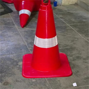 28 Turuncu Renkli Güvenlik Konileri 3 Uv Stabilize Pvc Güvenlik Konisi Güvenlik Konileri için Geri Çekilebilir Bariyer Kauçuk Güvenlik Dondurma Konileri - Product Image 3