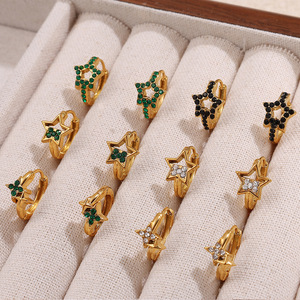 Pendientes de Aro con Pedrería en Forma de Estrella, Chapados en Oro, de Acero de Titanio, para Uso Diario de Mujer, con Engaste de Bisel, Primavera 2025 - Product Image 3