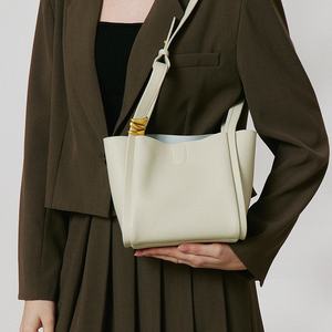 Sac à main en daim vintage populaire et relaxant, grande capacité, imperméable, mode estivale, idéal pour les trajets quotidiens et usage décontracté, modèle unique - Product Image 3