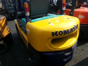Montacargas Komatsu de 3 toneladas de segunda mano con motor de combustión interna en excelentes condiciones en venta en Shanghái - Product Image 1