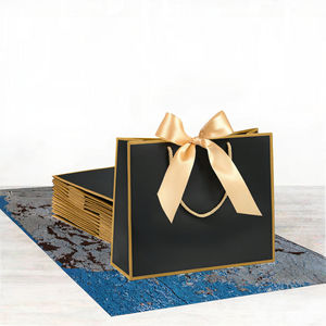 Sacs en papier blancs personnalisés écologiques avec poignées, promotionnels de luxe pour vêtements, chaussures, chaussettes, recyclables et enduits - Product Image 3