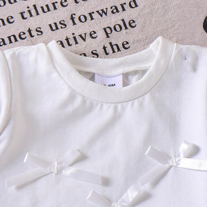 Completo Estivo 2026 per <span class=keywords><strong>Bambina</strong></span> Stile Europeo Americano in Cotone con Pizzo, Blusa a Maniche a Volant con Fiocco e Pantaloni Morbidi con Patch - Product Image 3