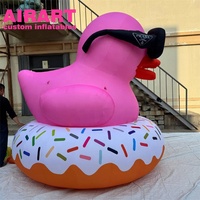 Canard gonflable rose, canard gonflable d'anneau de natation de lunettes noires pour la publicité