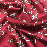 Tissu d'ameublement 100 % polyester satiné tissé doux et lisse à motif chaînes imprimé numériquement, prix d'usine, pour filles