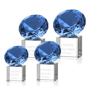 Hitop trofeo di cristallo di diamante di alta qualità con il premio di diamante di grandi dimensioni colorato per il regalo di souvenir