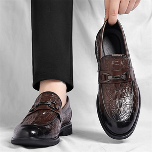 Mocassins pour hommes en cuir véritable imprimé crocodile, bout rond, à enfiler, chaussures de bureau habillées, semelle extérieure en caoutchouc amortie pour l'automne - Product Image 2
