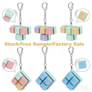 ของเล่นนิ้วมือดีไซน์สร้างสรรค์จากโรงงานจีน พวงกุญแจคีย์แคปสีสันสดใสสไตล์เกาหลี INS สำหรับตกแต่งรถยนต์ กระเป๋า และเป็นของขวัญทางธุรกิจ - Product Image 2