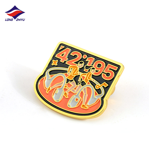 Longzhiyu Oriental mythique bête peint insigne en métal broche personnalisée pour Souvenir culturel ou cadeau de musée - Product Image 2