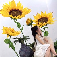 Fleur artificielle populaire imperméable en forme de tournesol pour la décoration de routes, de maisons, d'hôtels, de fêtes d'anniversaire, de festivals et de scènes