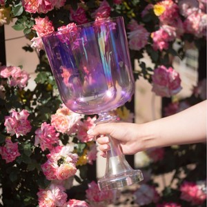 Bol chantant en cristal transparent violet Cosmic Light, Grail sacré avec marteau, instrument de guérison sonore - Product Image 6