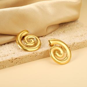 Vente en gros de boucles d'oreilles géométriques en spirale minimalistes en acier inoxydable, plaquées or 18 carats, hypoallergéniques, bijoux pour femmes, nouvelle mode - Product Image 6