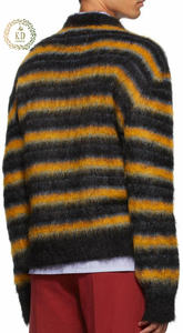 KD personnalisé nouveau <span class=keywords><strong>Cardigan</strong></span> Crochet motif <span class=keywords><strong>noir</strong></span> rayé <span class=keywords><strong>Mohair</strong></span> pull tricoté à la main hommes floue Vintage pull - Product Image 3