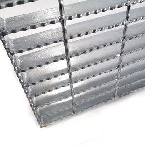 <span class=keywords><strong>Grille</strong></span> en acier galvanisé à chaud antidérapante, passerelle en acier dentelé, gouttière de drainage en acier inoxydable pour application au sol, prix - Product Image 1