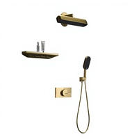 Ensemble de douche encastré tout en cuivre avec robinets thermostatiques, finition brossée, style luxe discret, pour usage hôtelier, mural et intégré
