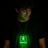 Étiquettes et panneaux nominatifs lumineux en acrylique carré gravés au laser avec contrôle indépendant pour l'identification du personnel lors d'événements nocturnes