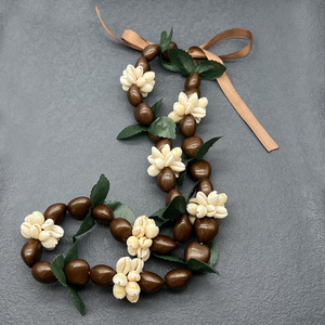 Collar Hawaii <span class=keywords><strong>Kukui</strong></span> Nut <span class=keywords><strong>Lei</strong></span> con lazo de cinta, collar de cuentas de concha acrílica gruesa, regalo de graduación para fiesta de boda - Product Image 2