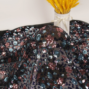 LIHUAN Tissu de dentelle à paillettes recyclées avec fleurs françaises 100% Polyester Tissu de broderie à paillettes pour robe de soirée - Product Image 1