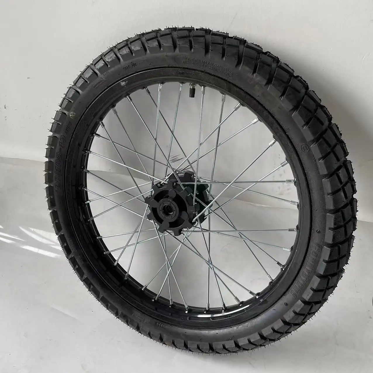 Llanta personalizada de rueda de motocicleta de 19 pulgadas Popular 2024 con neumático todo terreno