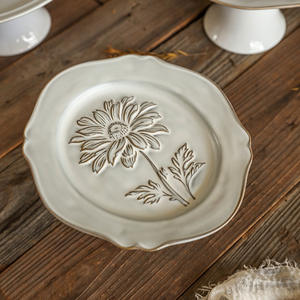 Plateau en céramique sur pieds hauts pour fruits et collations, décoration de salon, assiette en forme de cœur - Product Image 4