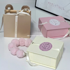 Boîte cadeau créative avec pendentif boule de fourrure, petite boîte à bijoux mignonne pour anniversaire, boîte cadeau de luxe à fermeture magnétique - Product Image 2